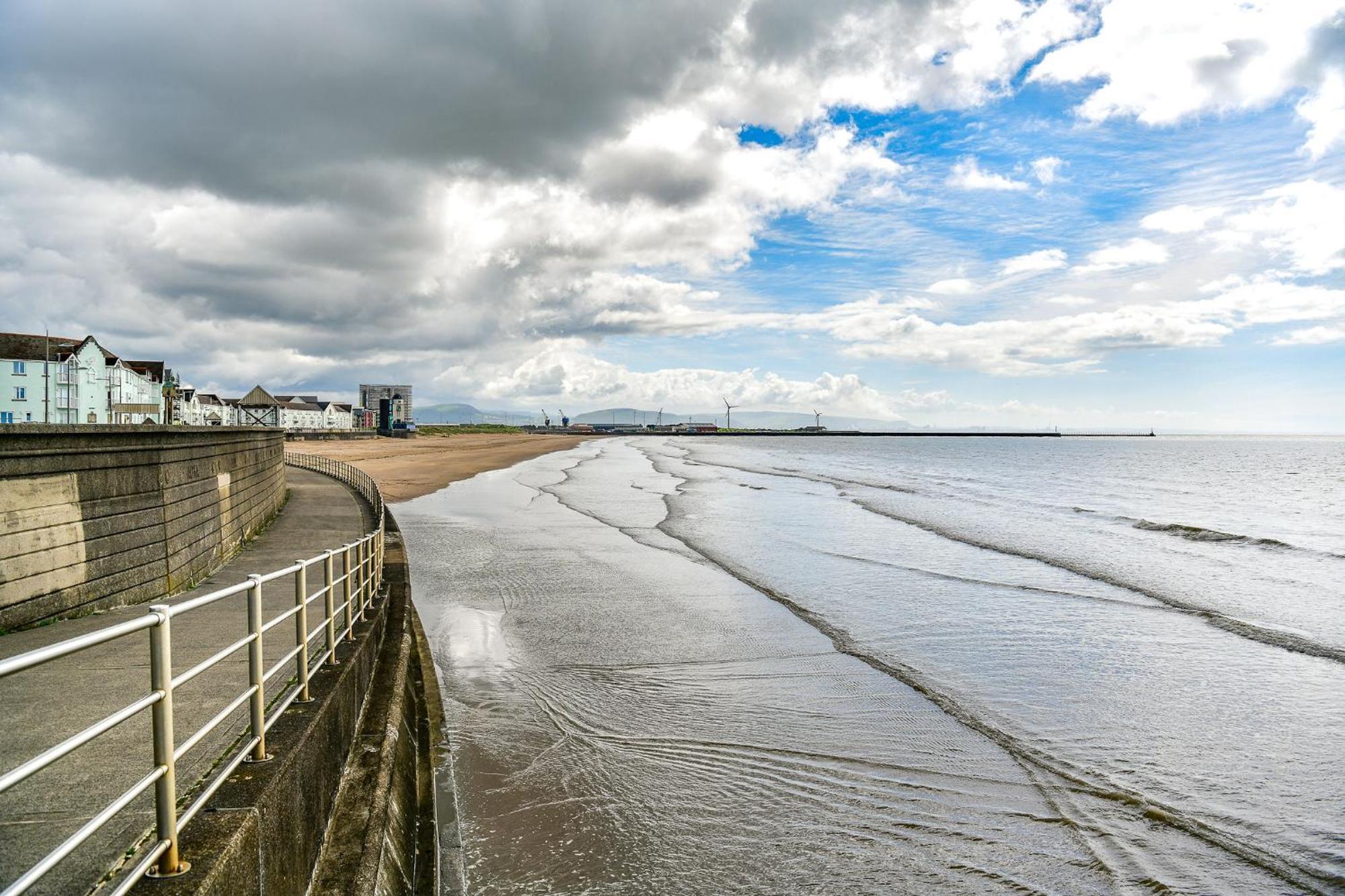 Апартаменты Just Wales - Meridian Bay Beachfront With Private Secure Parking *