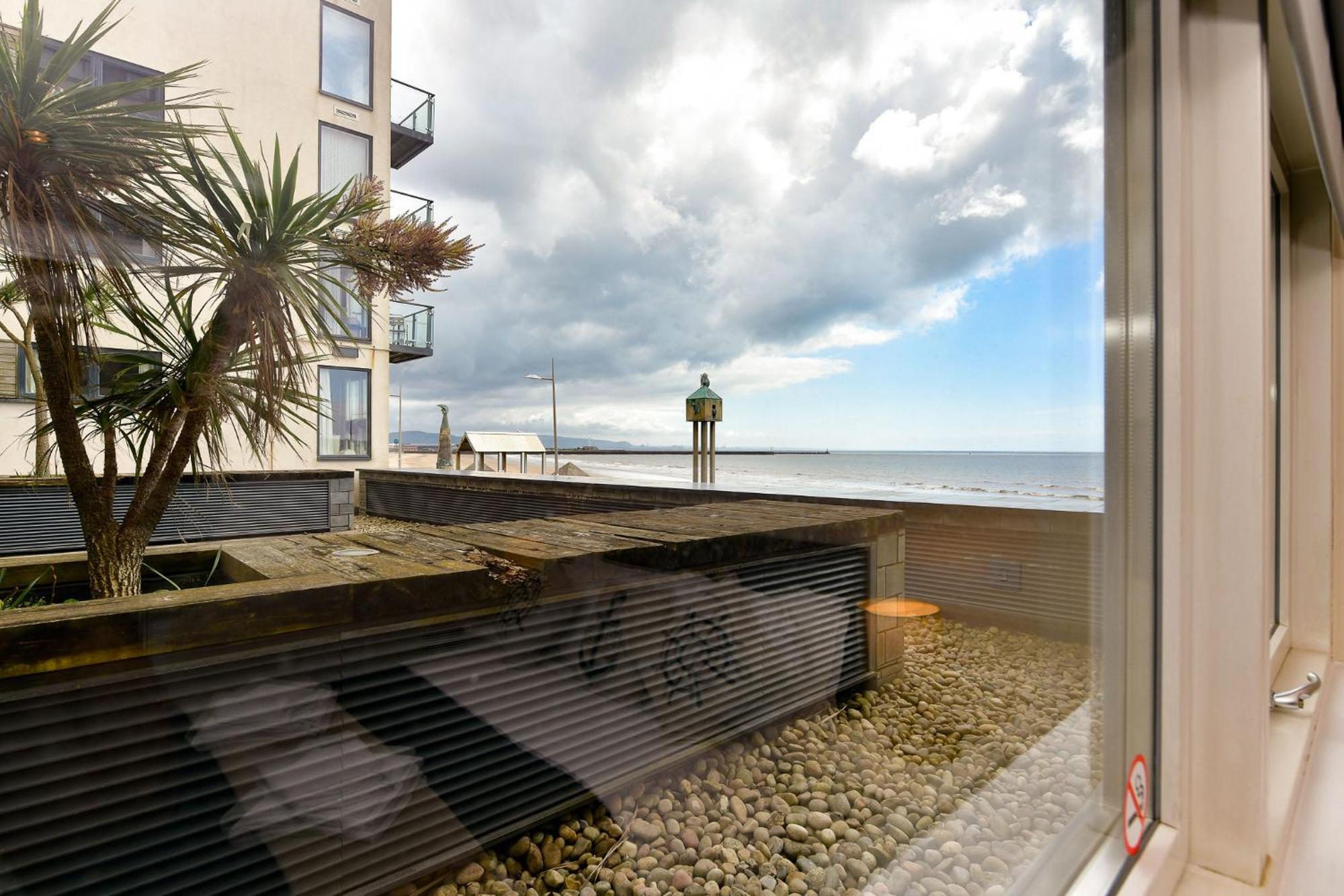 Just Wales - Meridian Bay Beachfront With Private Secure Parking Апартаменты