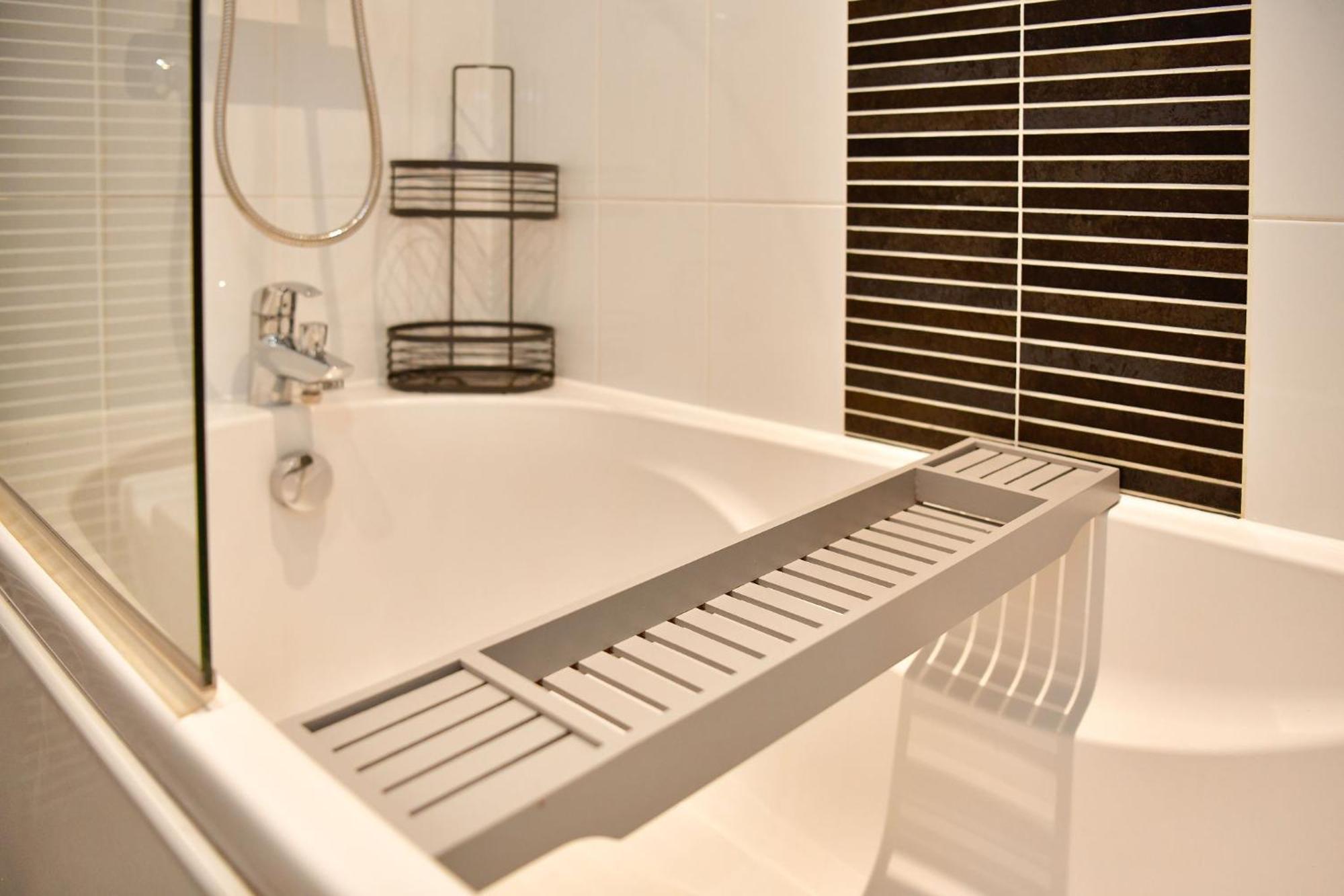 Апартаменты Just Wales - Meridian Bay Beachfront With Private Secure Parking