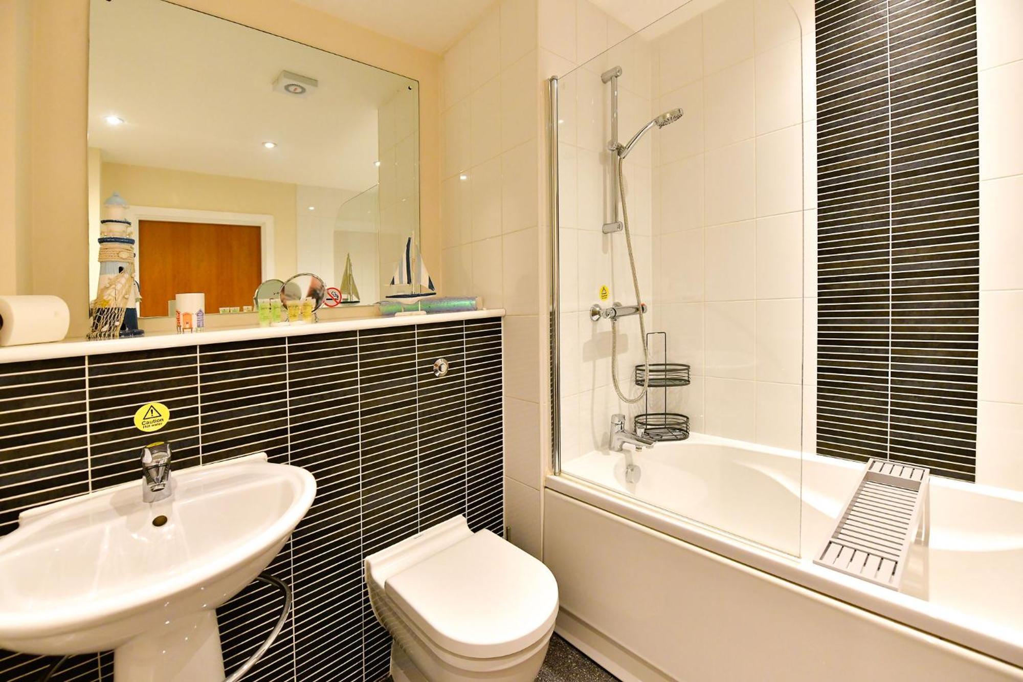 Апартаменты Just Wales - Meridian Bay Beachfront With Private Secure Parking
