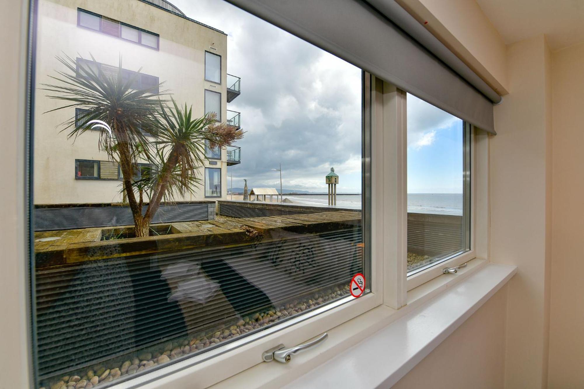 Just Wales - Meridian Bay Beachfront With Private Secure Parking Суонси