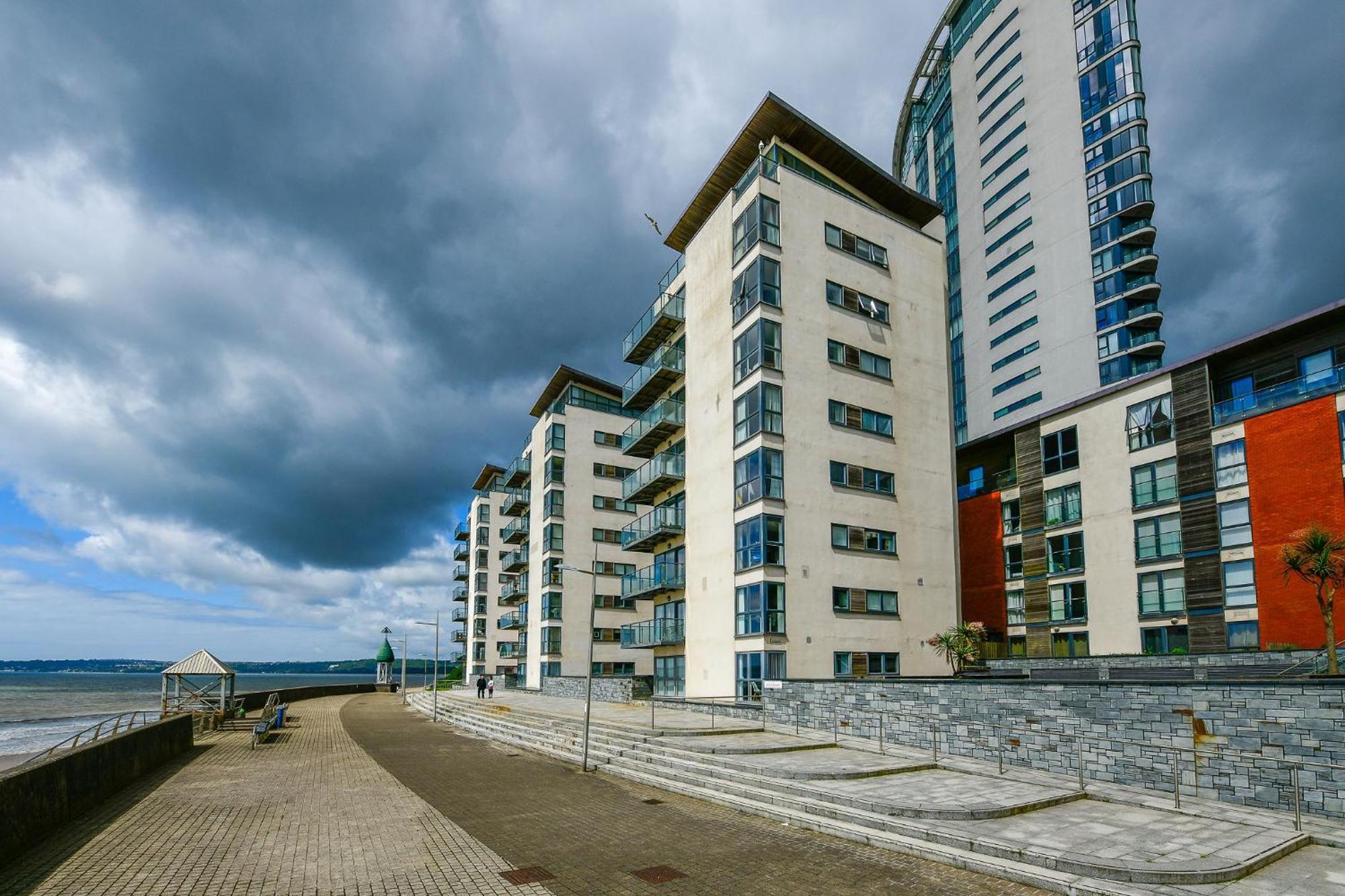 Апартаменты Just Wales - Meridian Bay Beachfront With Private Secure Parking Суонси
